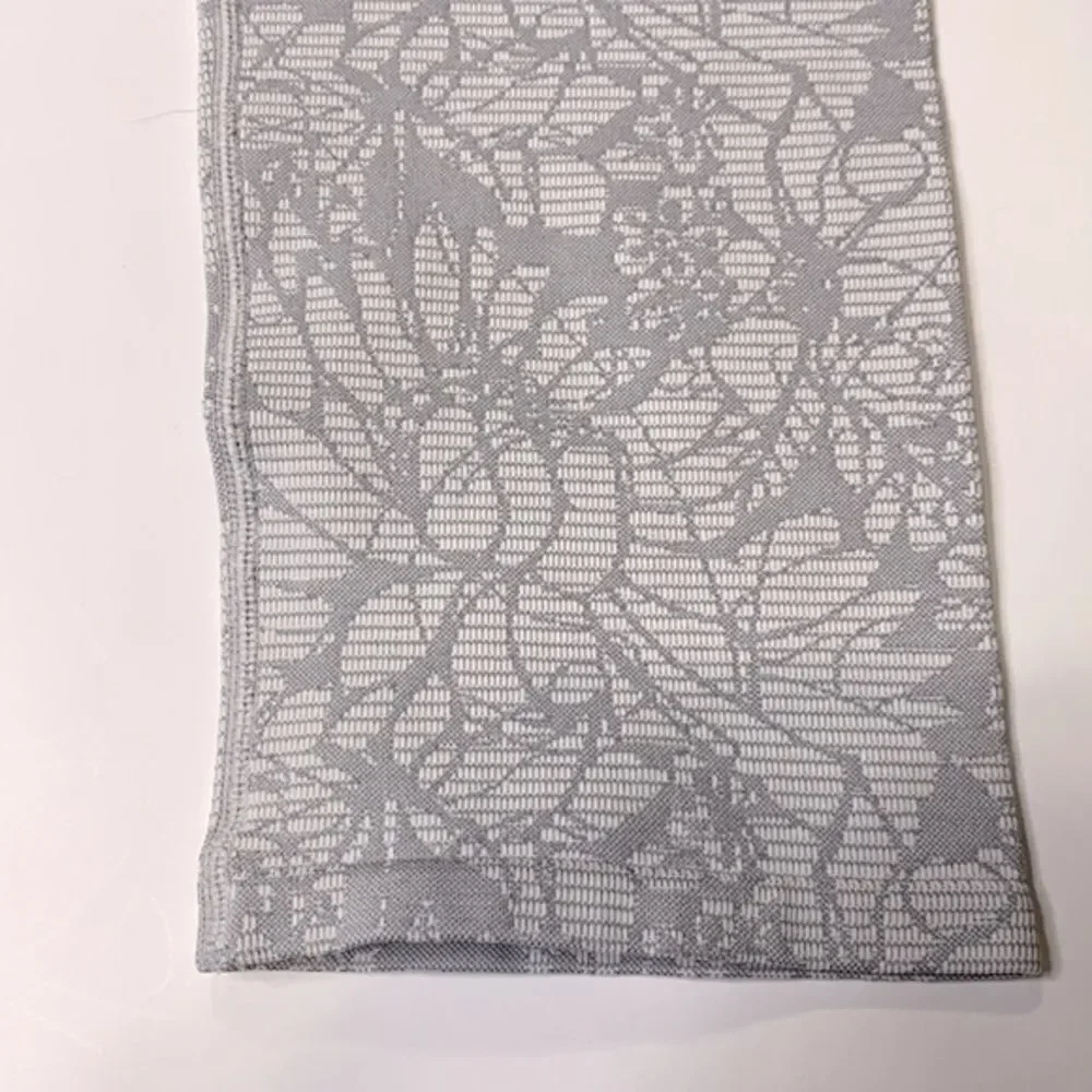 Fabletics Sebastian Seamless‎ Cropped Tight White/Gray Floral Size Small Capri